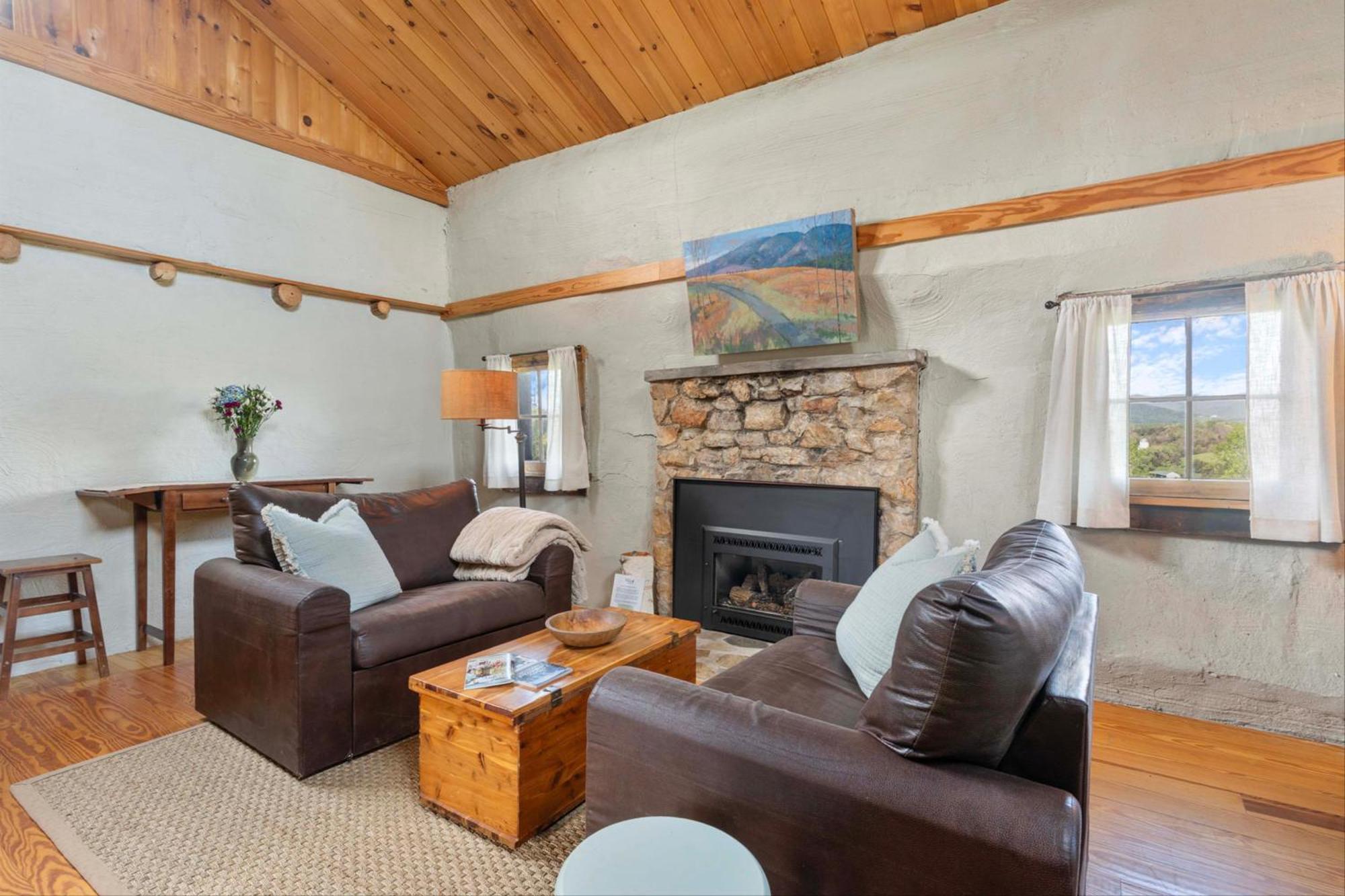 Rustic Baileys Retreat Cabin Near Wineries! Crozet 外观 照片